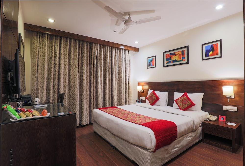 Bluestone Nehru Place By The Cosy Hotel 4*